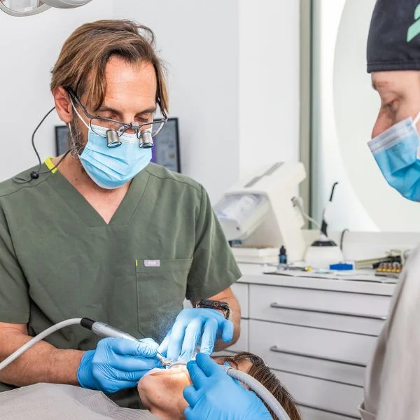 doctor rafael herrera clinica dental herrera